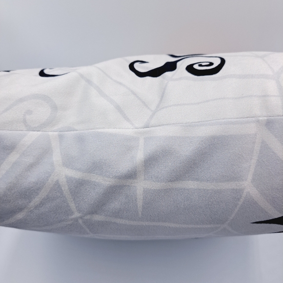 Peanuts Halloween Pillow with Snoopy and Woodstock Size 18x18 - Picture 7 of 8